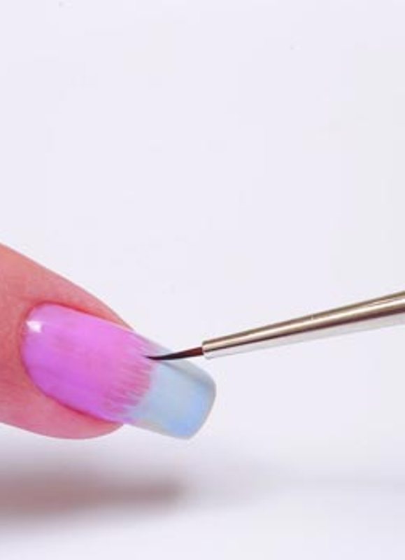 Градиент на ногтях гель-лаком: 4 способа, которыми его делают