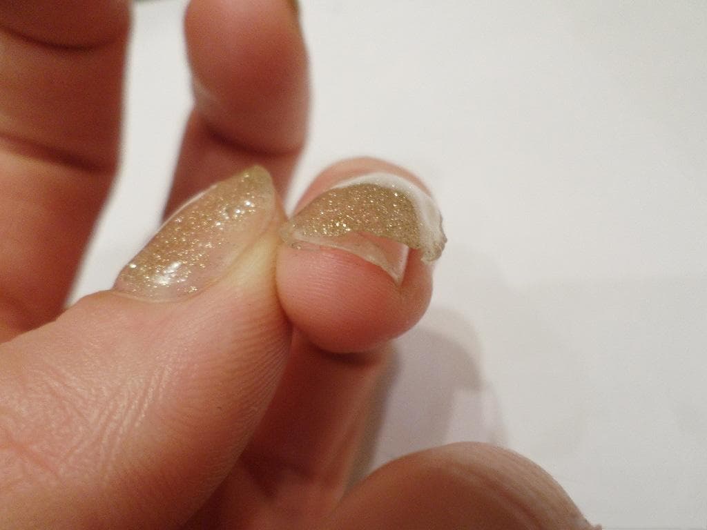 Почему трескается гель лак на нарощенных, натуральных, тонких ногтях и на кончиках? что делать, если потрескался гель лак на ногтях?