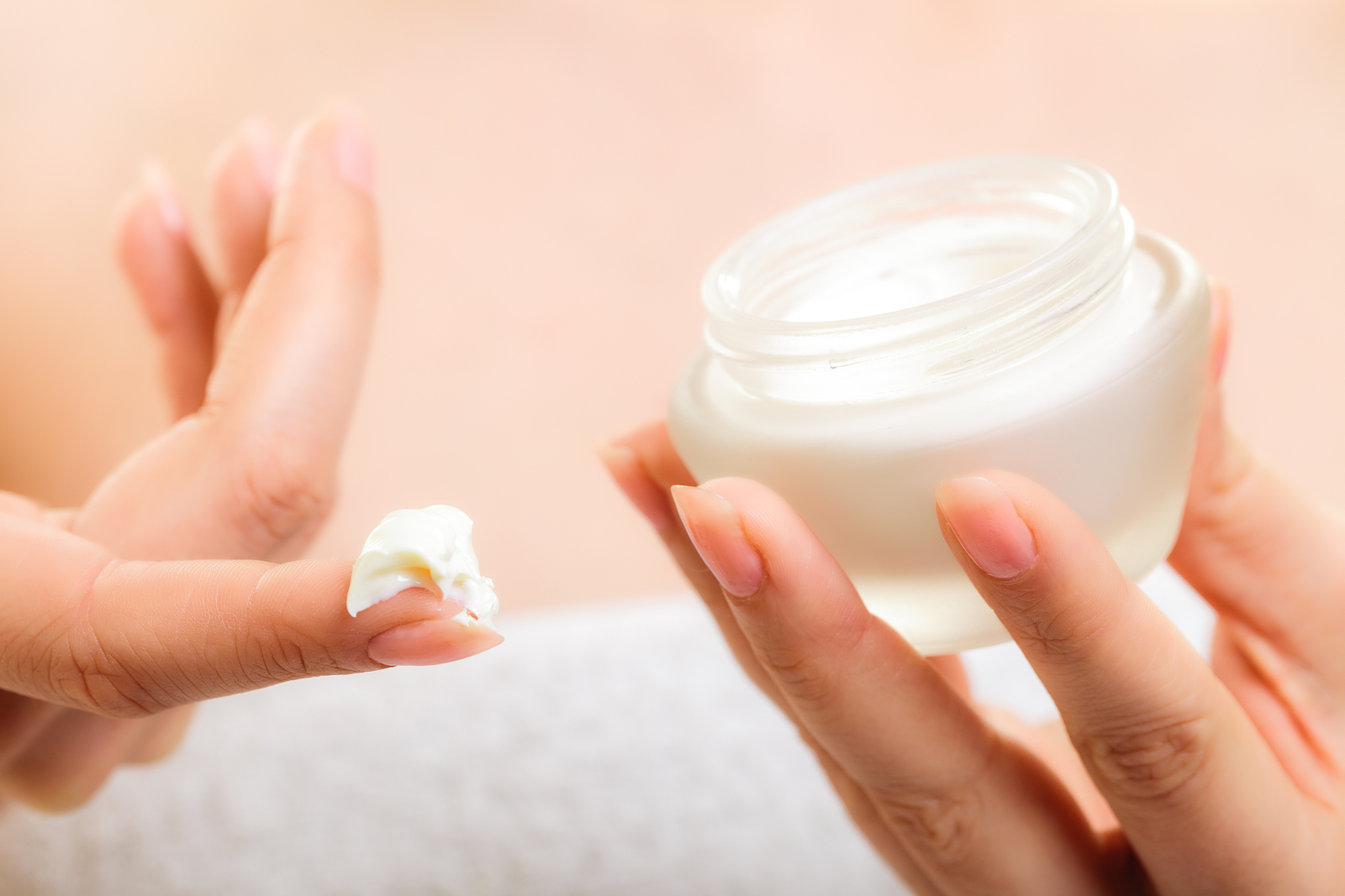 Есть ли вред от нанесения крема для рук на кожу лица