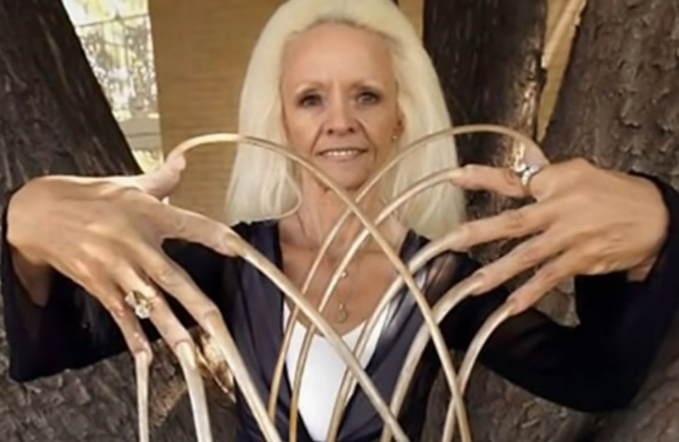 У кого самые длинные ногти в мире? фото людей с длинными ногтями
