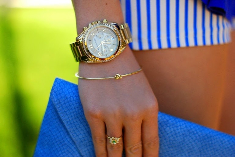 Как правильно носить часы на руке женщине