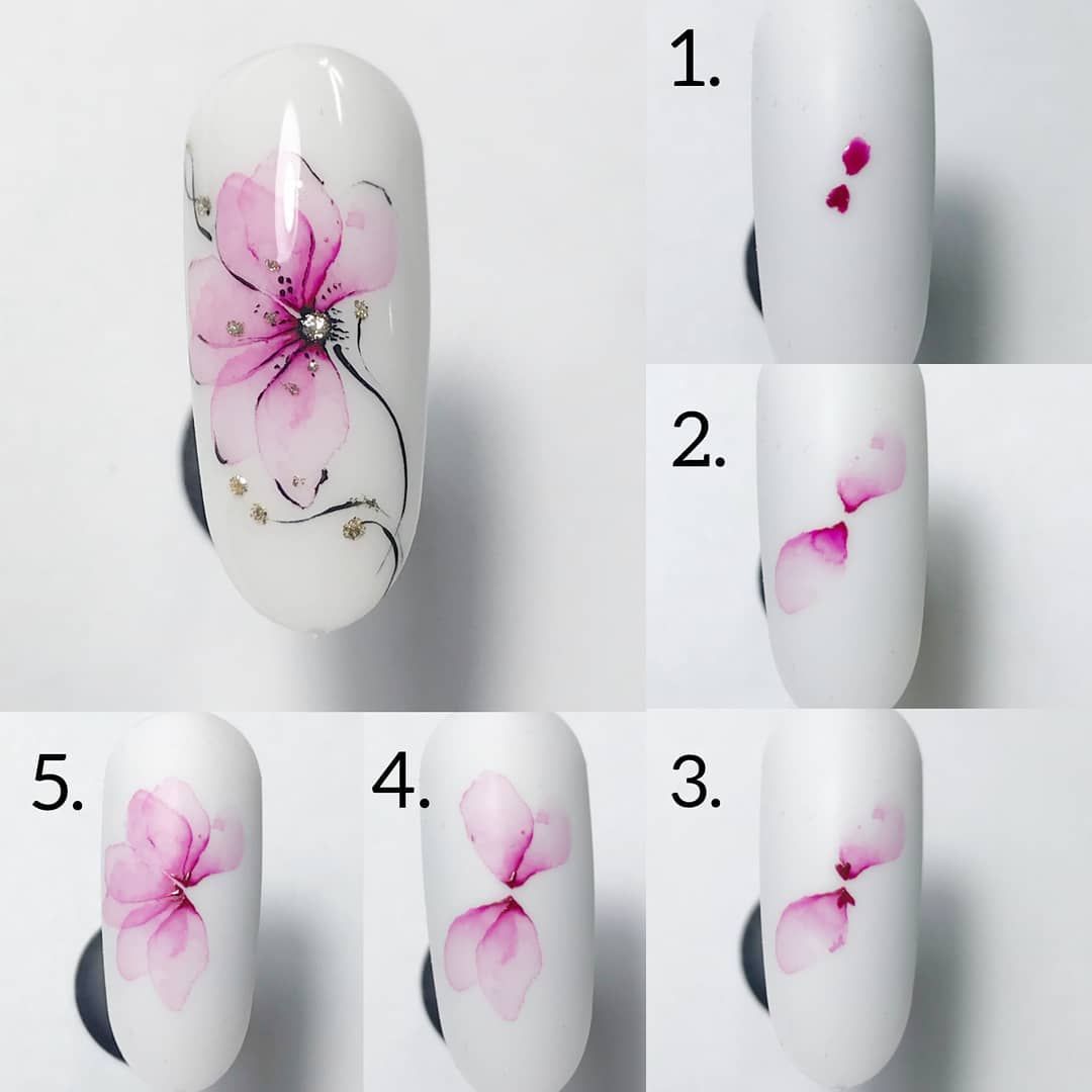 Легкие цветы на ногтях