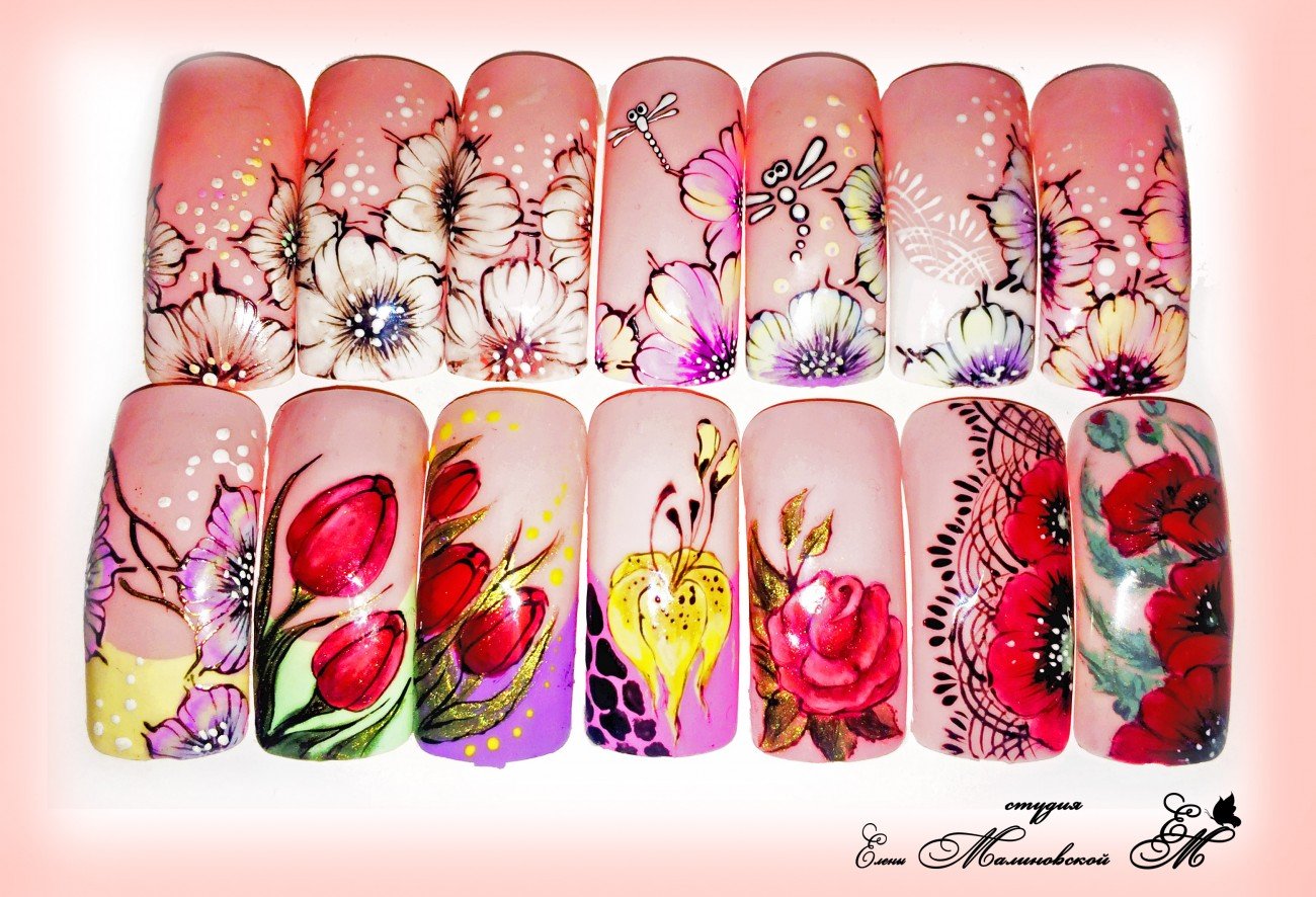 Цветок на ногтях красками