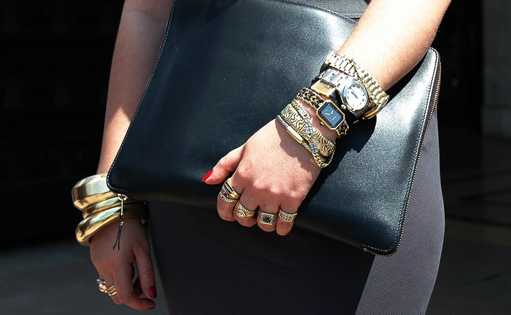 Часы и браслет на одной руке женские как носить