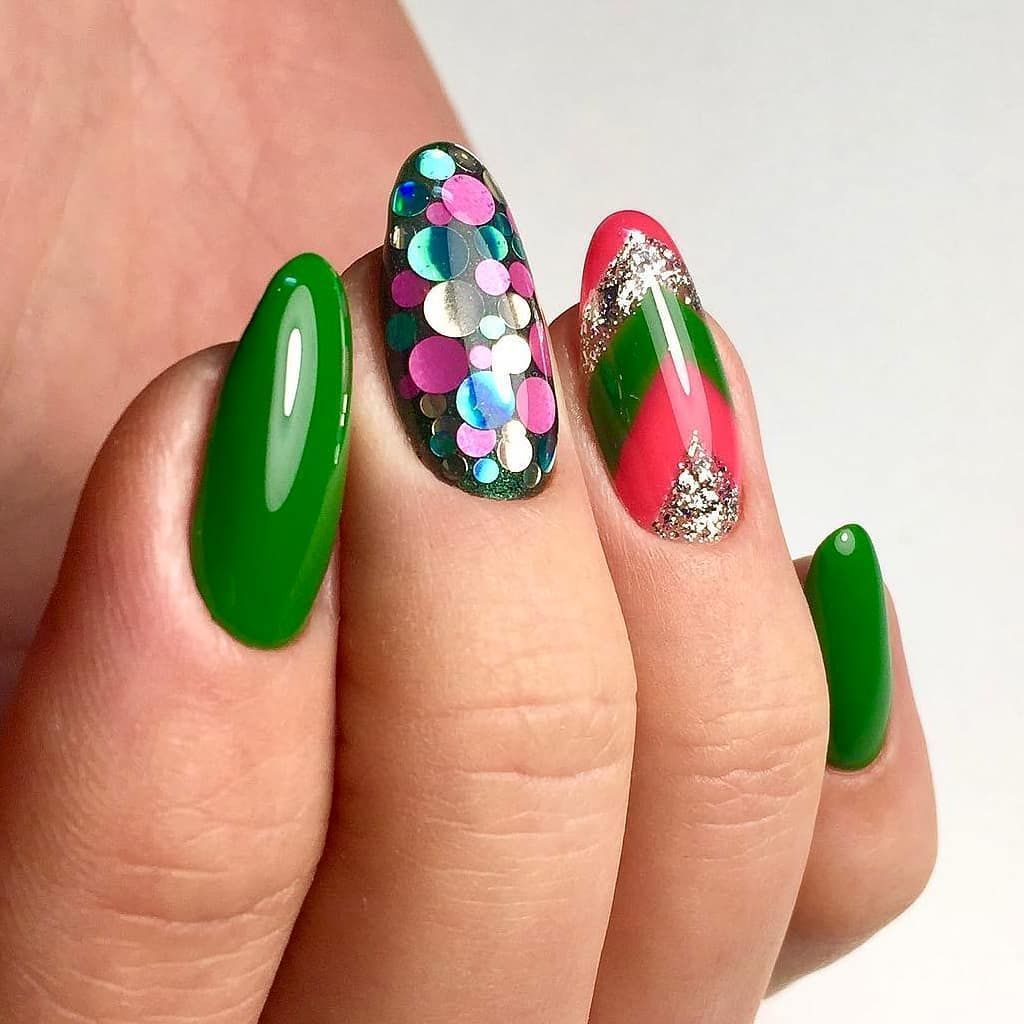 Ногти круглые зеленые