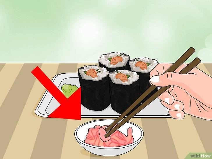 Можно греть роллы. Кушать палочками суши. Как правильно есть роллы. Правильные японские роллы. Как есть роллы.