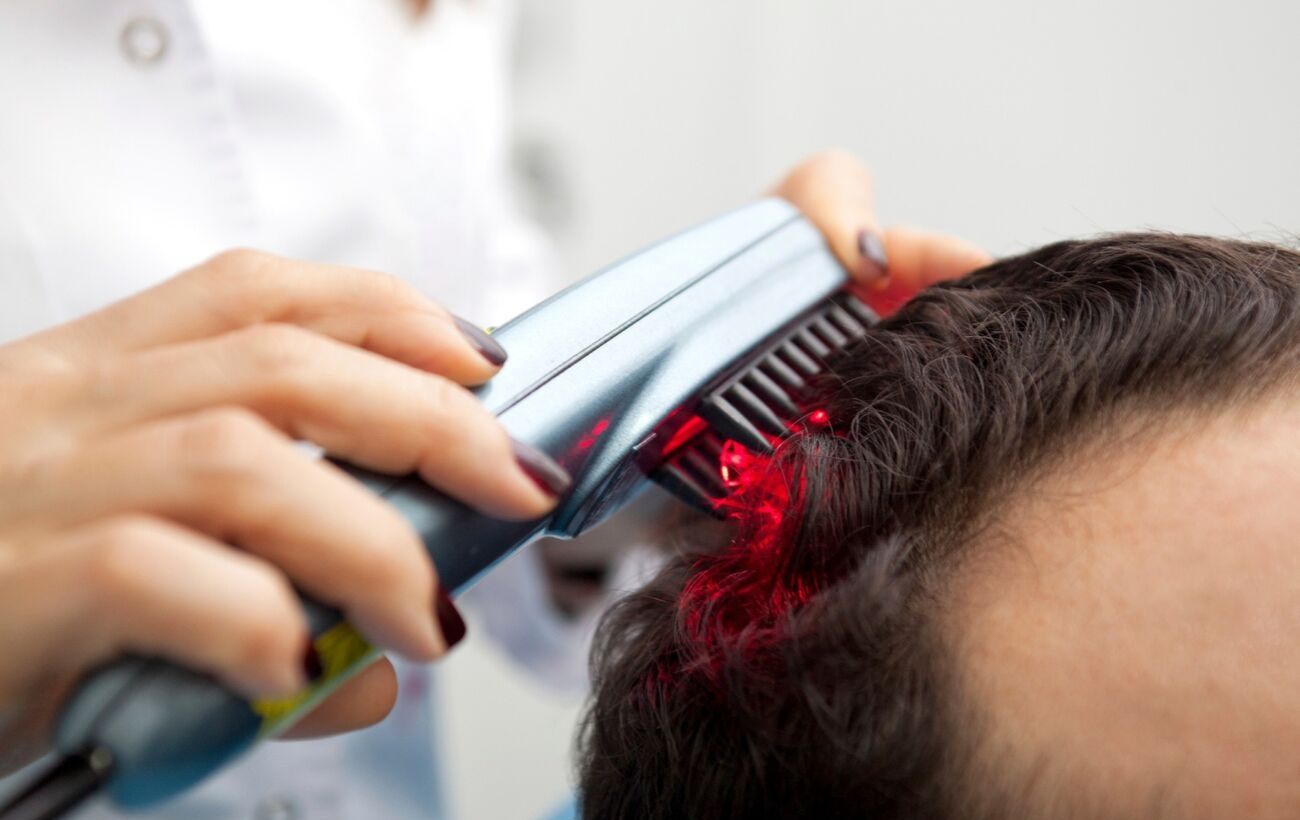 Помогает ли лазерная расческа при выпадении волос?