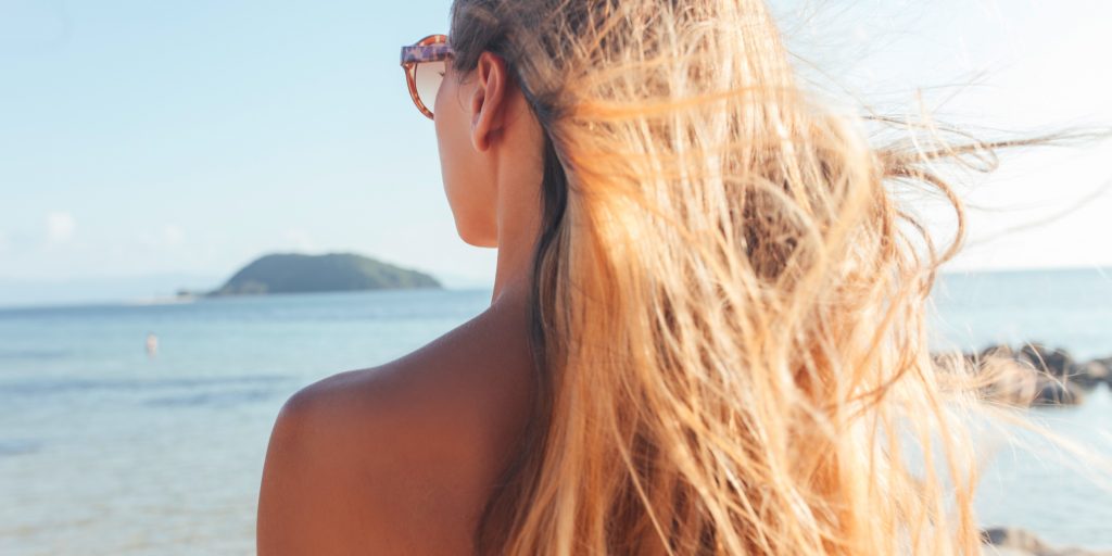 Защита волос от солнца: 11 эффективных средств на лето и не только