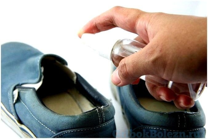 Важное дело в бою с грибком ногтей — обработка обуви. лучшие дезинфицирующие средства