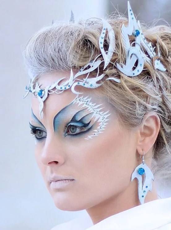 Как сделать грим снежной королевы. макияж снежной королевы: варианты нанесения макияжа и фото