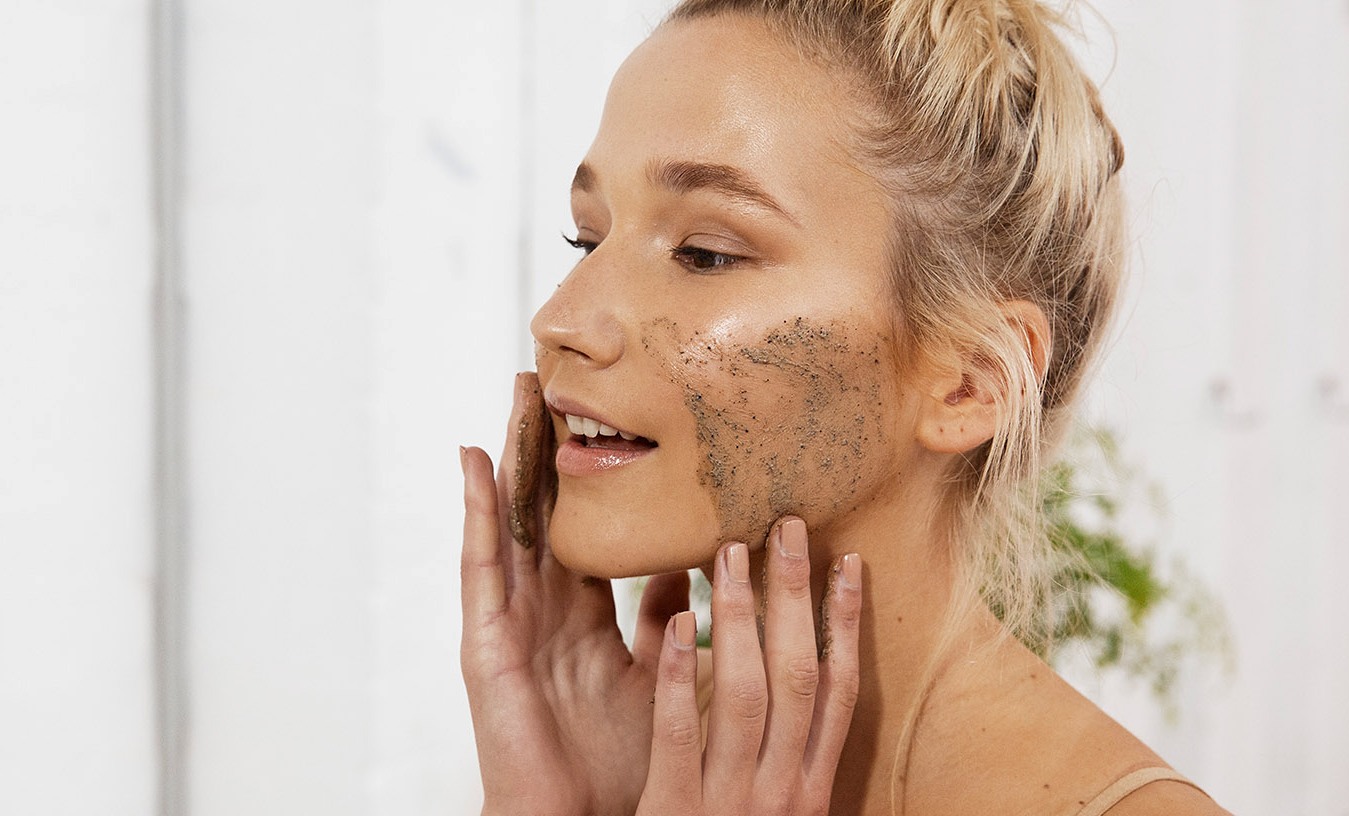 Залог красоты кожи — очищение! как правильно приготовить скраб для лица в домашних условиях и не навредить коже?