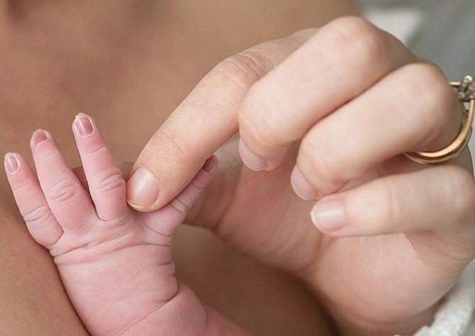 Стрижка ногтей новорожденному