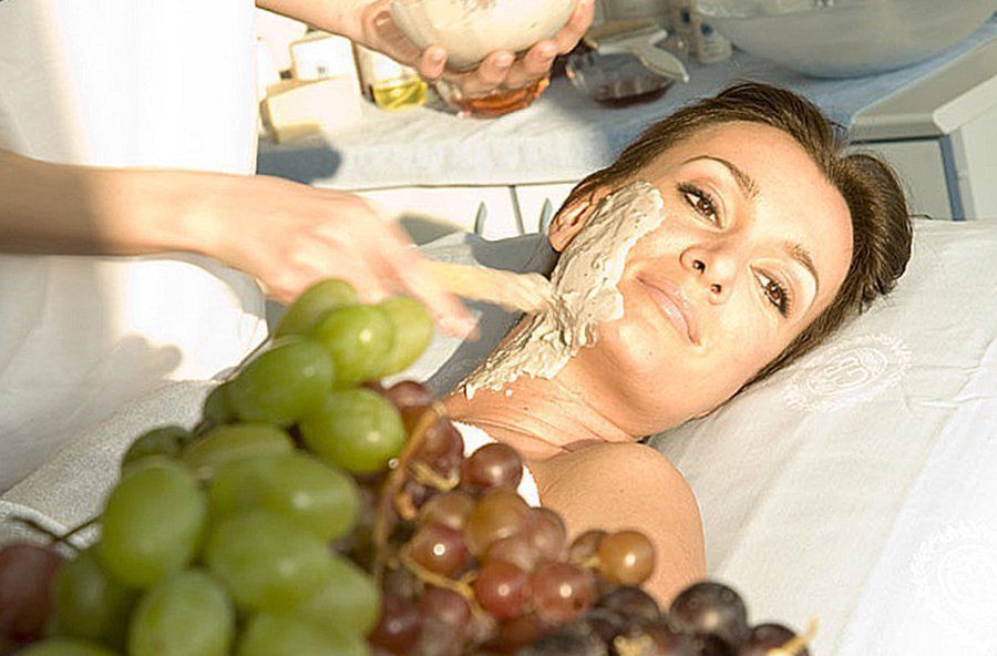 Масло виноградной косточки для лица: обзор отзывов о применении, можно ли использовать в чистом виде, примеры масок от морщин и для кожи вокруг глаз