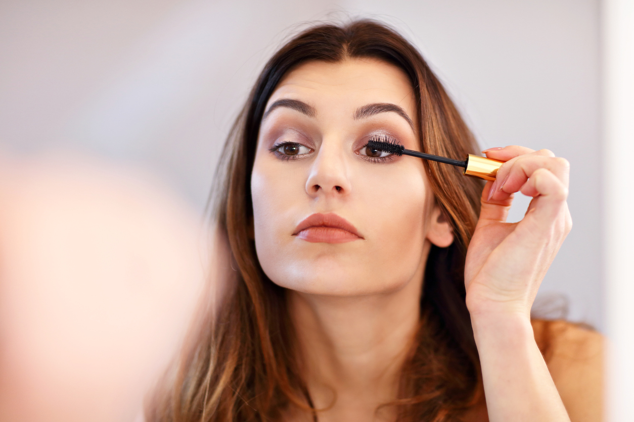 Каковы правила нанесения легкого макияжа