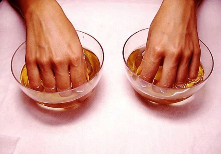 Ванночки для роста и укрепления ногтей: правила применения, рецепты в домашних условиях