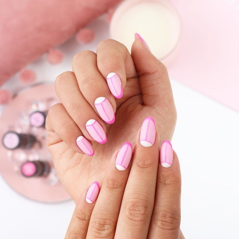 Розовый френч - фото маникюра на короткие и длинные ногти