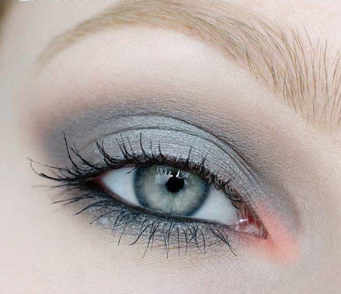 Как сделать вечерний макияж для серых глаз самостоятельно?