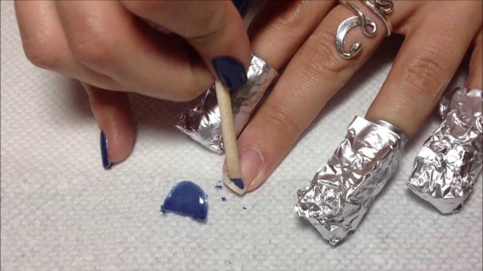 Как снять шеллак в домашних условиях и не повредить ногтевую пластину?