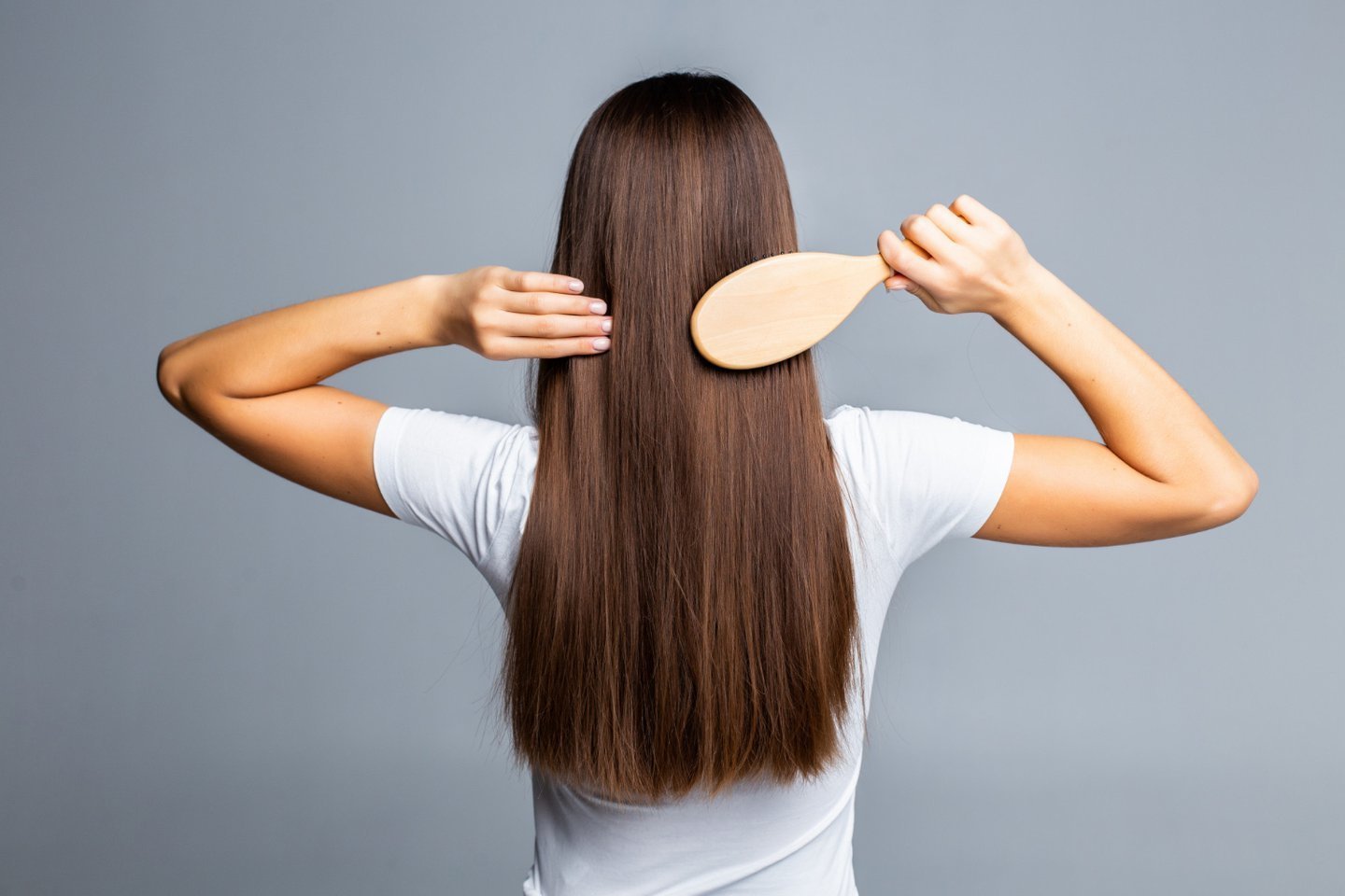 Как делать аромарасчесывание волос и какие использовать масла для процедуры?