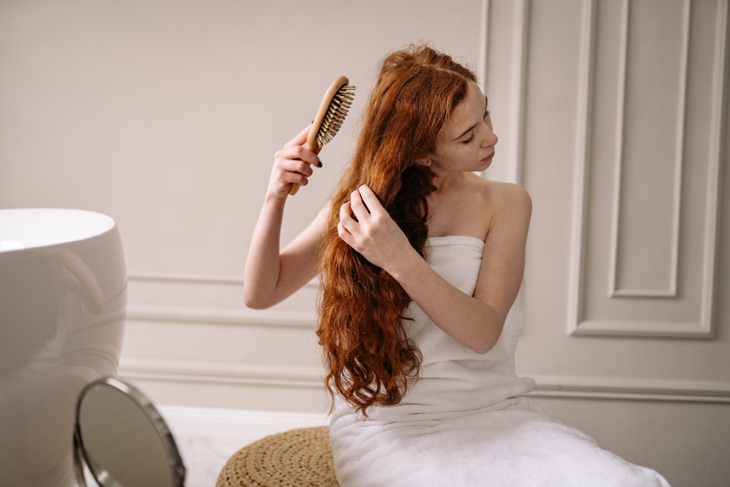 Аромарасчесывание для волос: правила, советы и полезные свойства