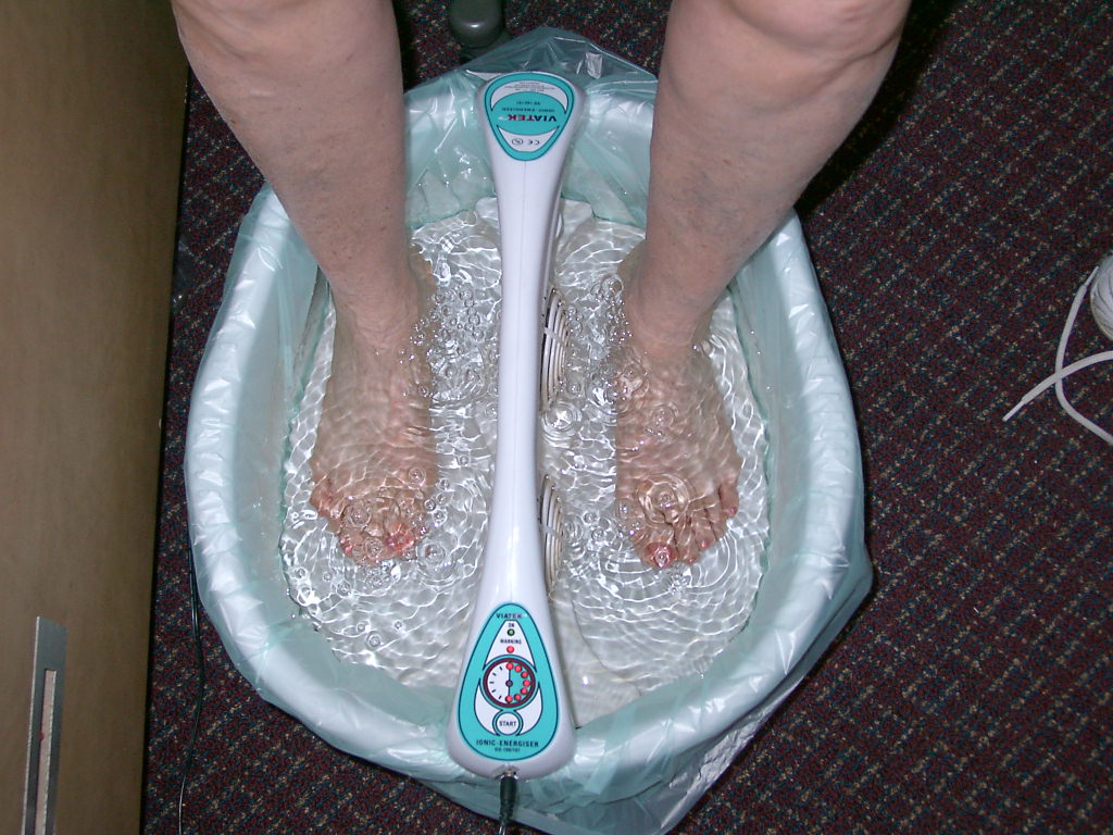 Ванночка после перелома ноги. Ванночка для ног. Вихревая ванночка для ног. Ванна для ног. Солевая ванная для ног.