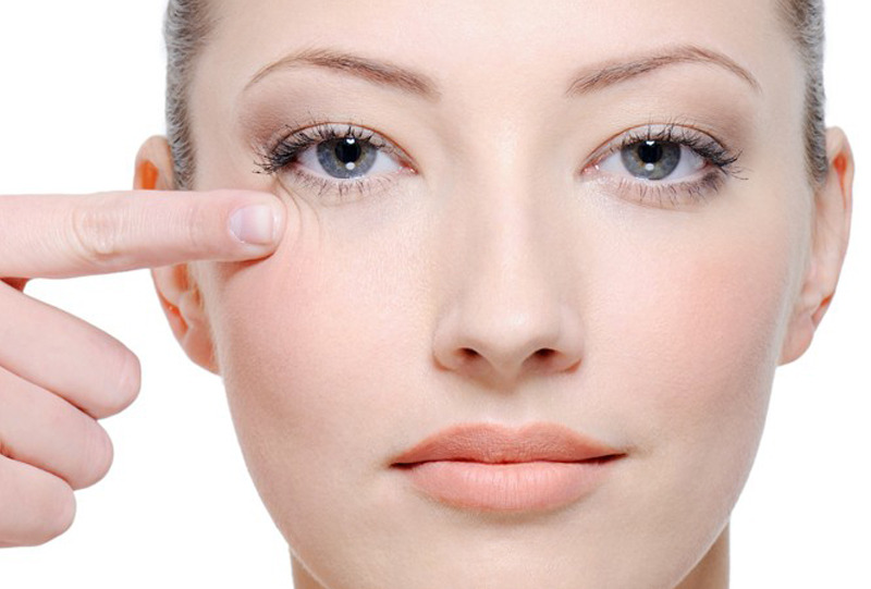 Подтягивание кожи вокруг глаз с помощью липолитиков
