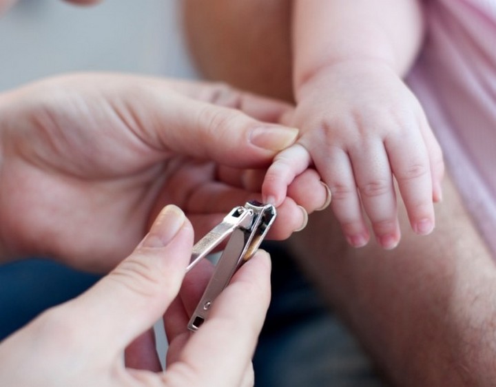 Правила и особенности стрижки ногтей новорожденному ребенку. как подстричь в первый раз? - наш детеныш