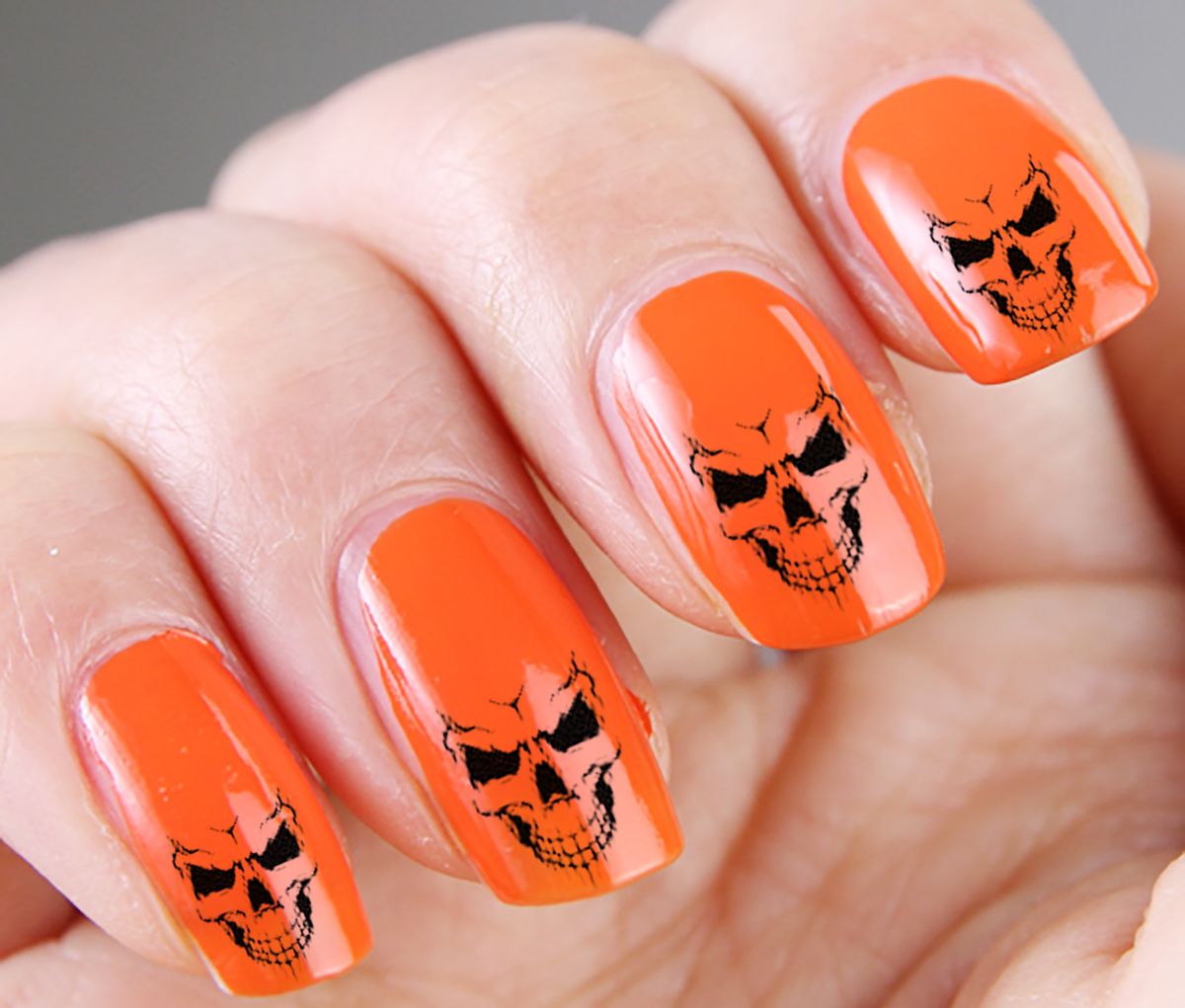 Ногти оранжевого цвета с рисунком