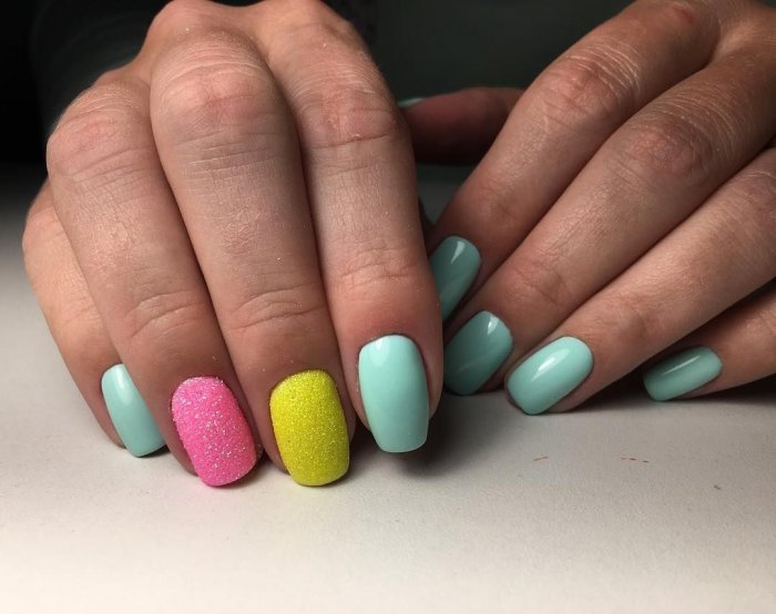Разноцветный маникюр: идеи дизайна ногтей разных цветов