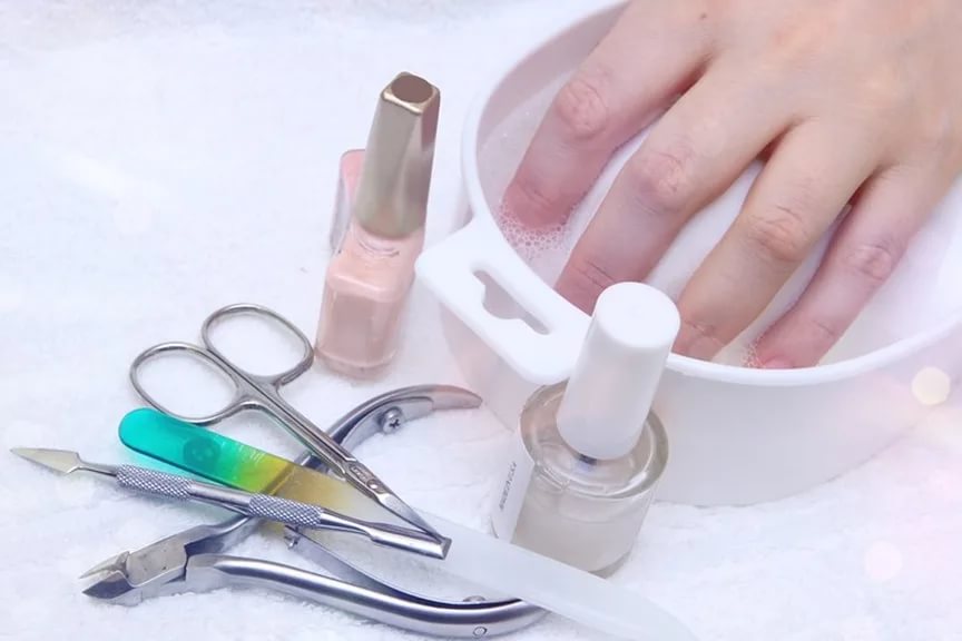 Покрытие гель-лаком ногтей: пошаговая инструкция с фото