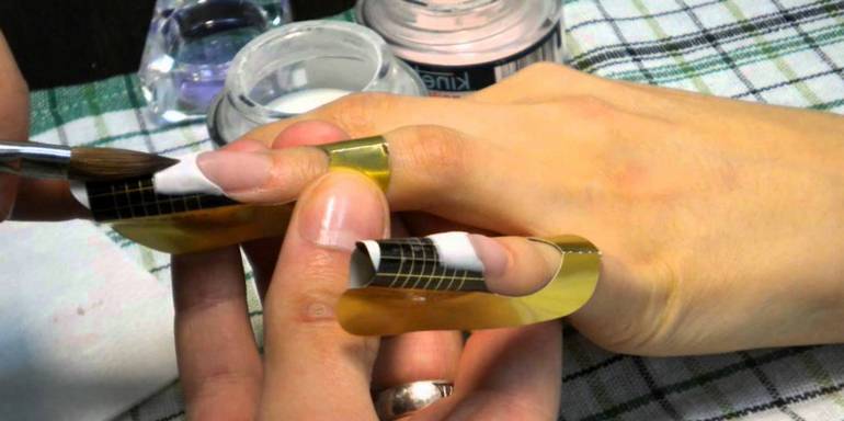 Как добиться красоты и здоровья ногтей при наращивании гелем?