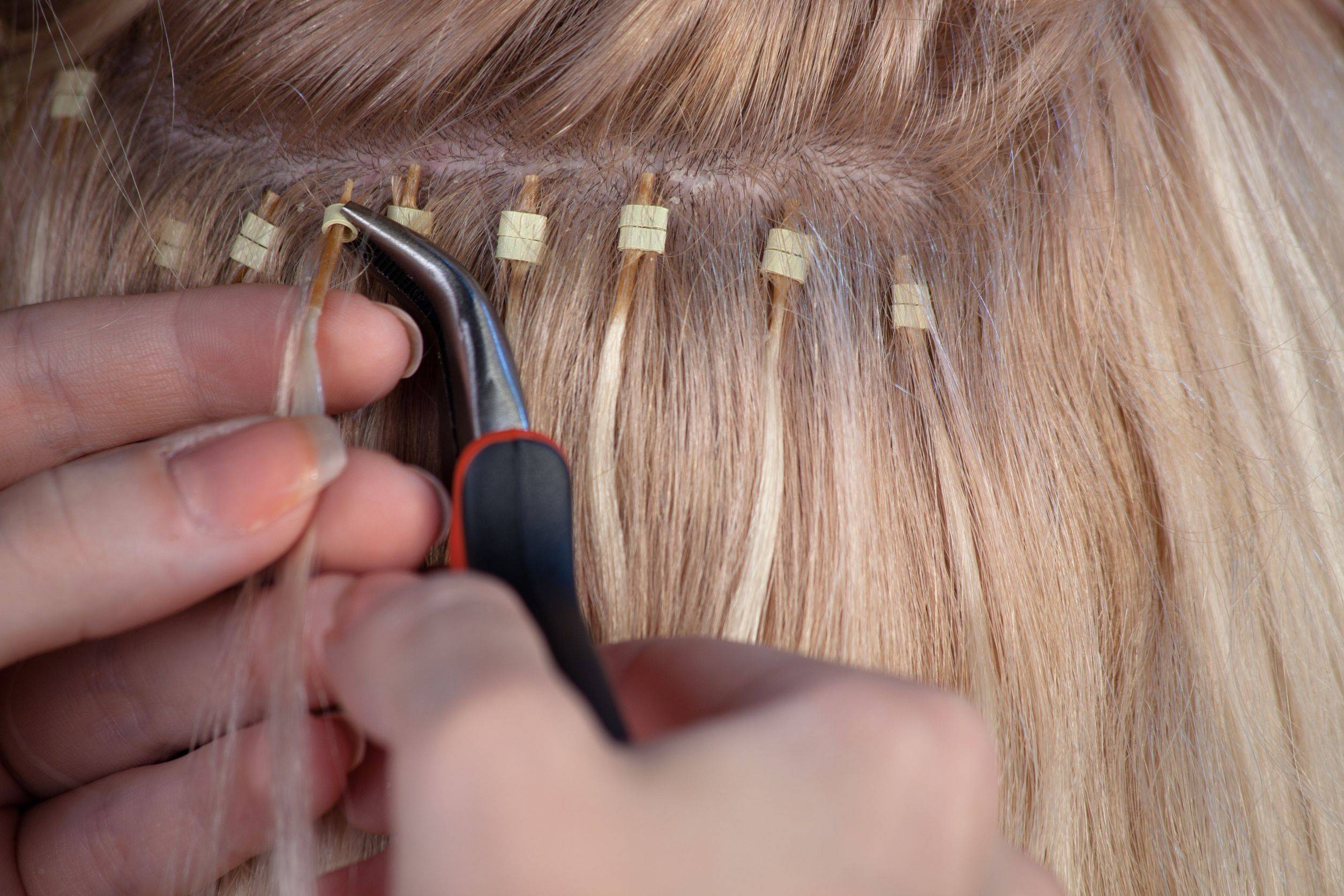 Наращивание волос: все, что нужно знать о современной процедуре