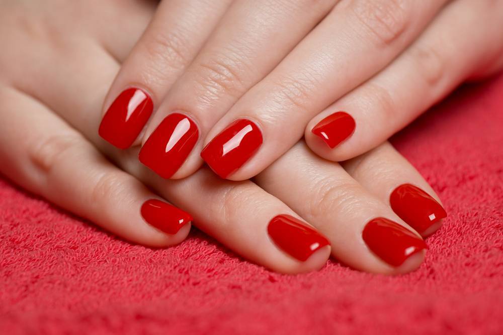 Красный маникюр – модные тенденции, 50 фото дизайна ногтей с красным лаком