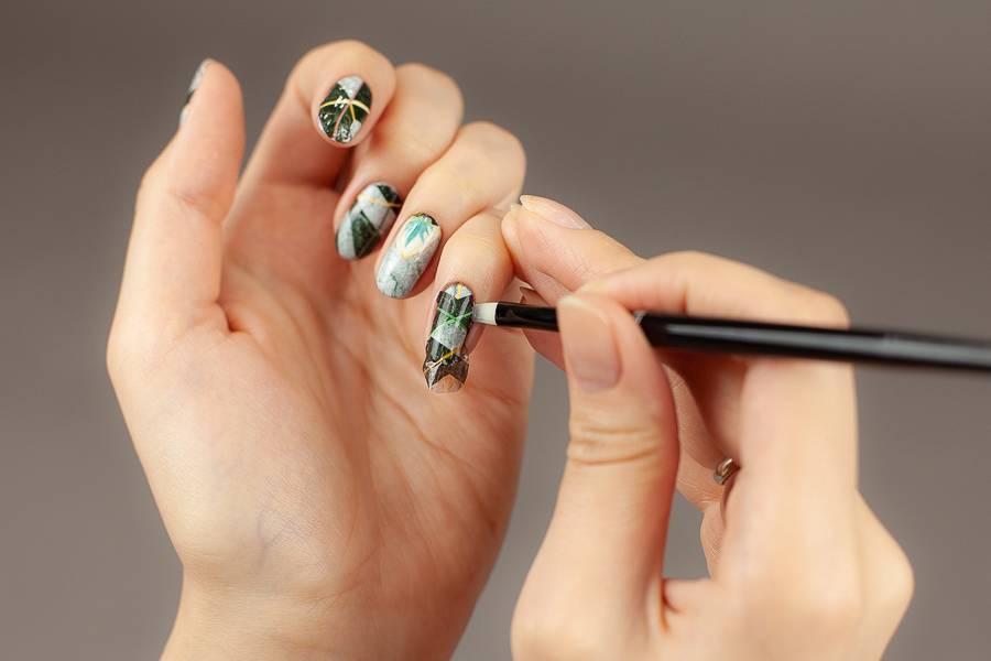 Слайдер-дизайн для ногтей: необычный способ маникюра. способы слайдер-дизайна на ногтях: пошаговые инструкции, фото