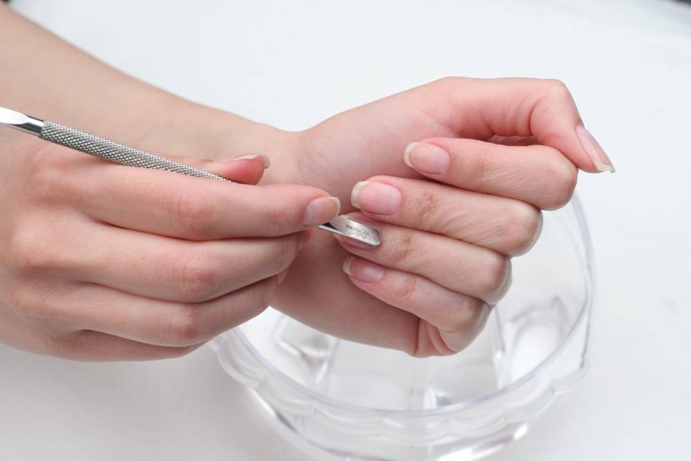 Подготовка ногтей к нанесению гель-лака и выравнивание базовыми покрытиями