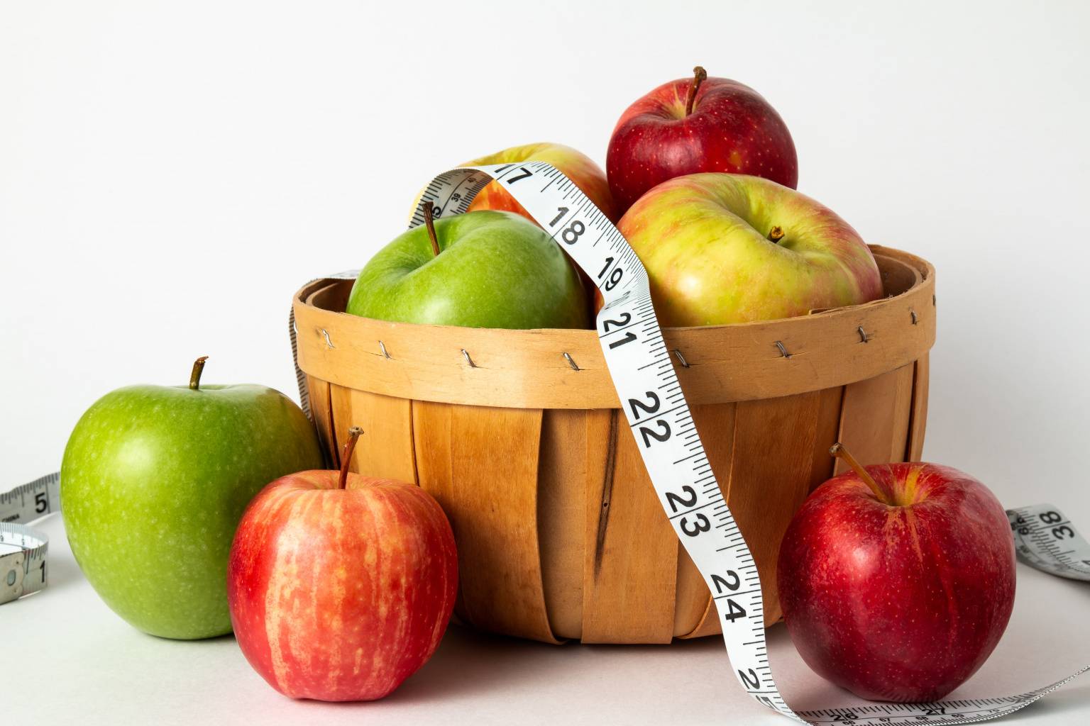Можно есть яблоко на диете. Яблоки для похудения. Разгрузочный день на яблоках. Яблочный разгрузочный день. Диета на яблоках.