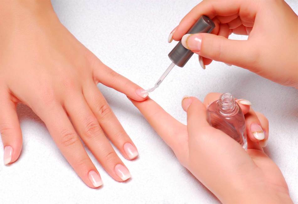Как снять нарощенные ногти аппаратом или в домашних условиях