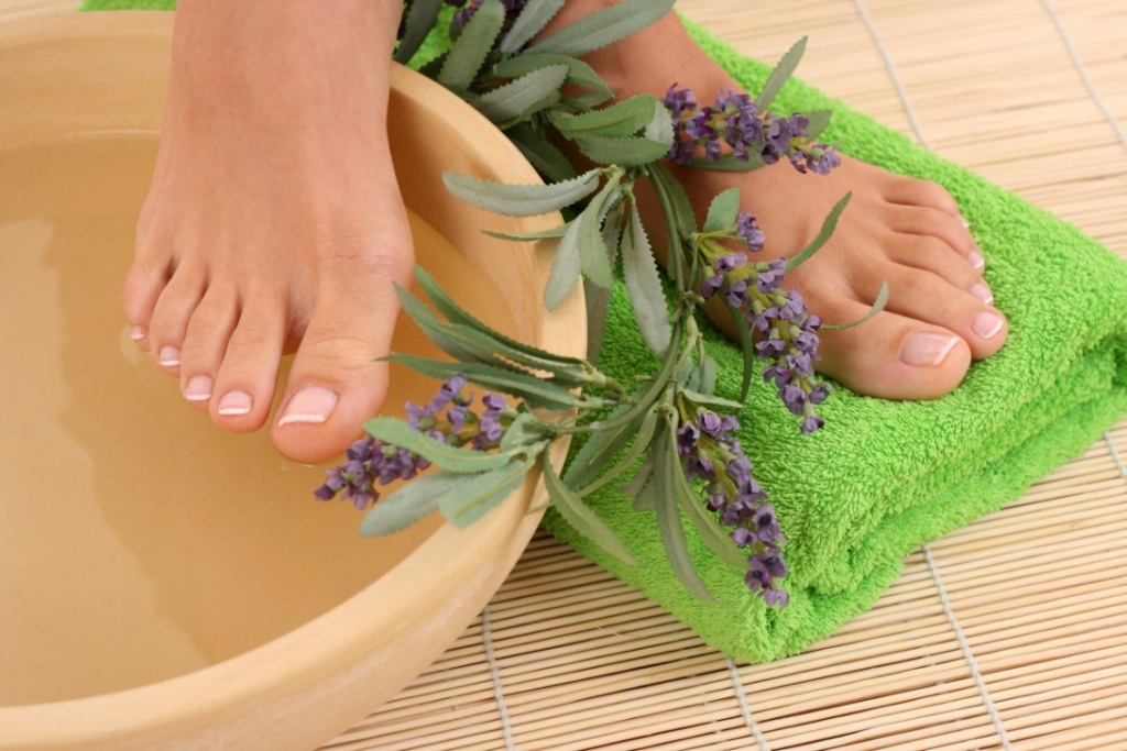 Ванночка для ног. Ножные ванночки для ног. Ванночка для ног с травами. Травяная ванночка.