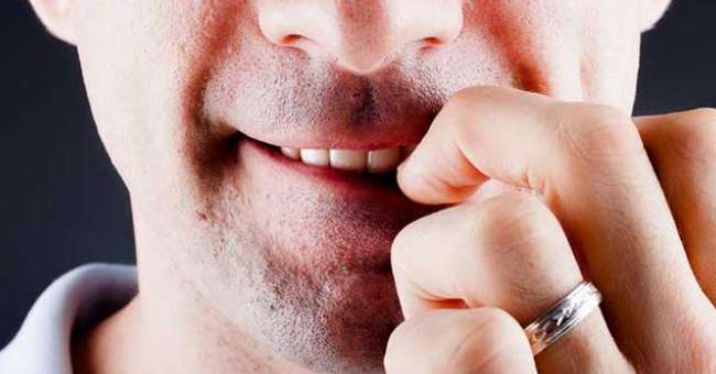 Как быстро избавиться от вредной привычки грызть ногти: советы экспертов
