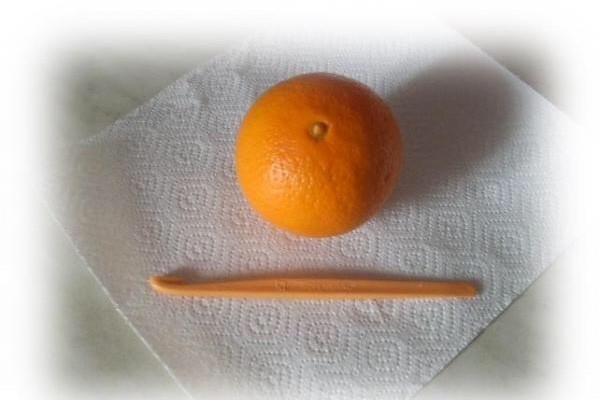 Апельсиновая палочка для маникюра