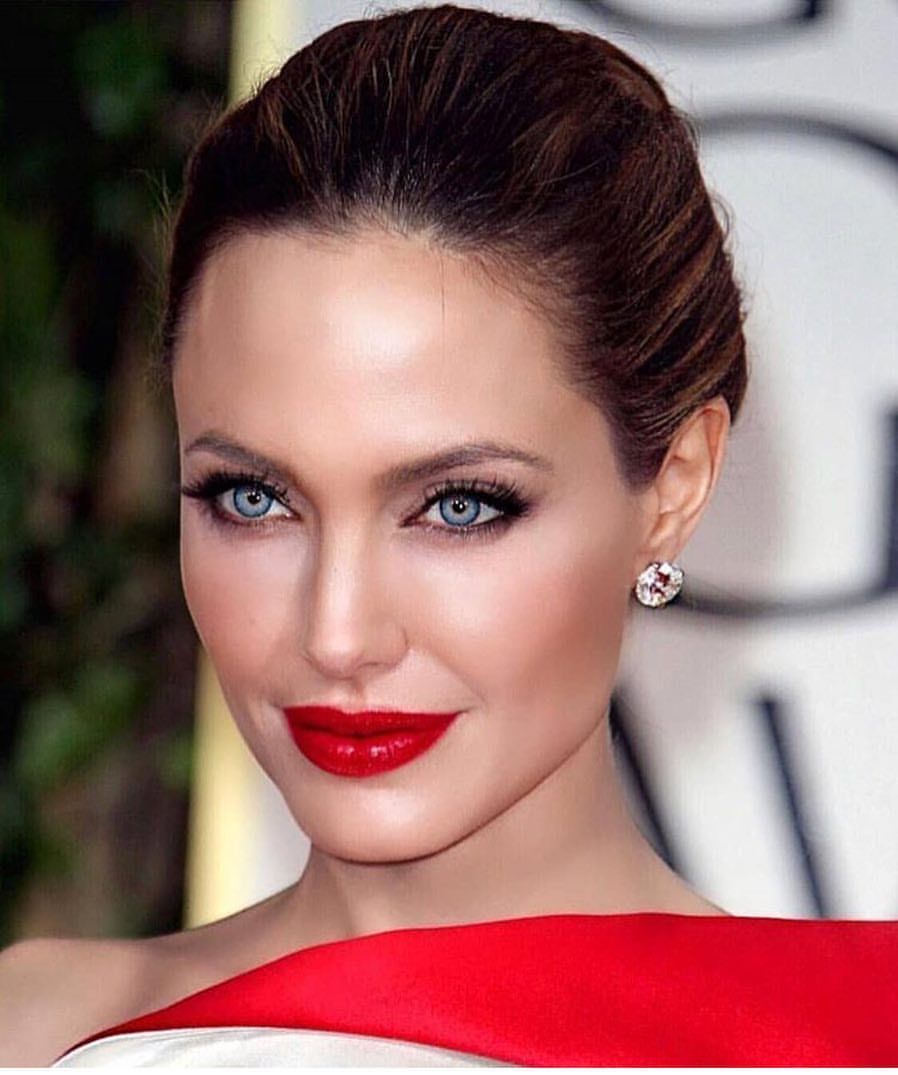 Анджелина Джоли макияж с красной помадой