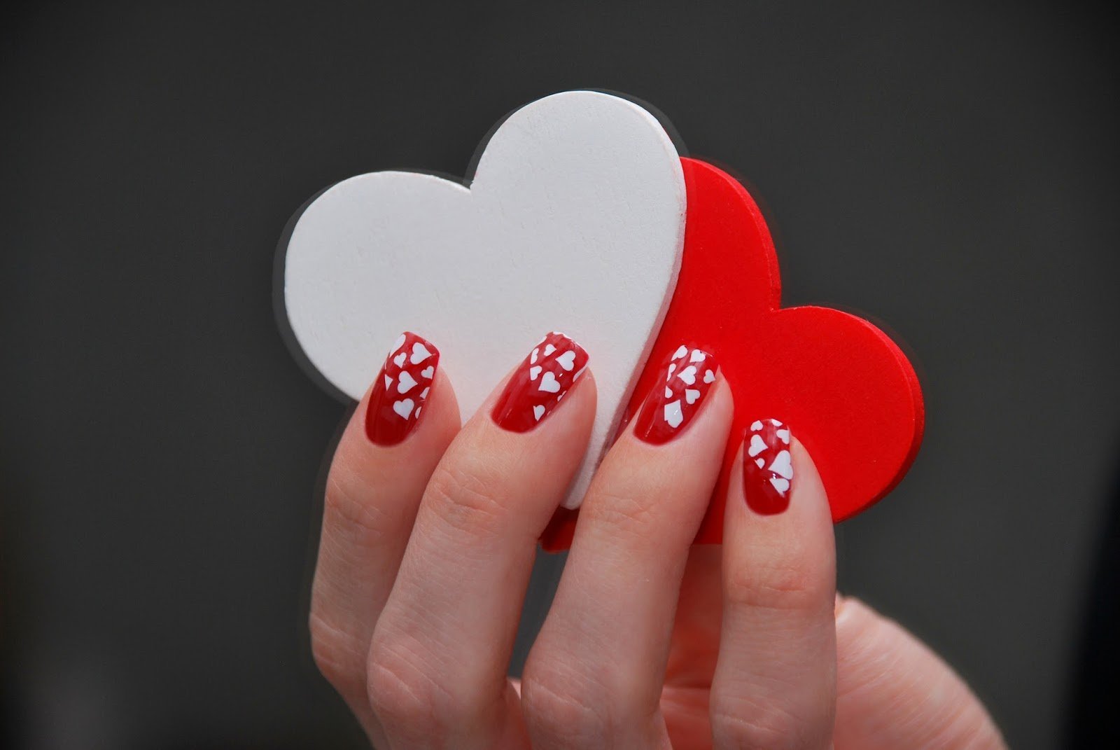 Дизайн ногтей на день влюбленных 2022