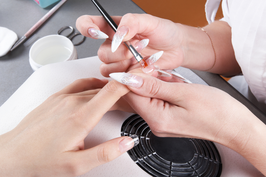 Мастер ногтевого сервиса – маникюр, как профессия, плюсы и минусы