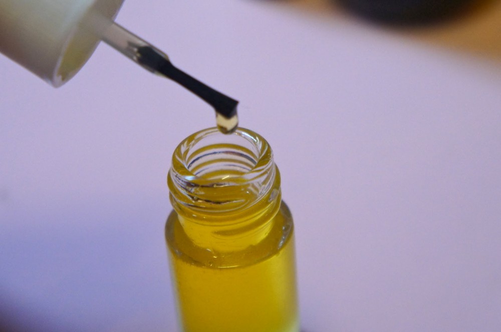 Касторовое масло для ногтей и кутикулы: способы применения при грибке на ногах, отзывы, использование для укрепления и роста