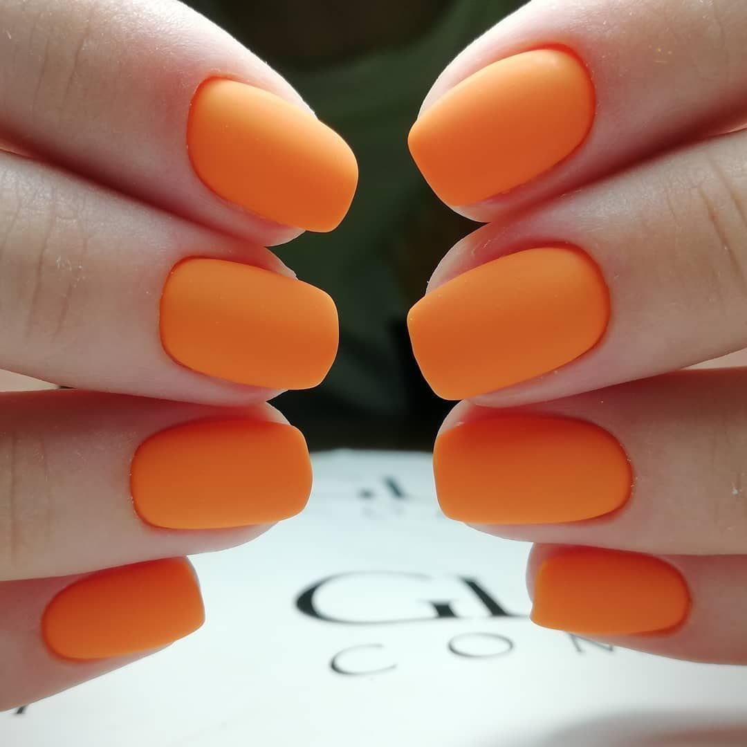 Дизайн ногтей белый с оранжевым фото