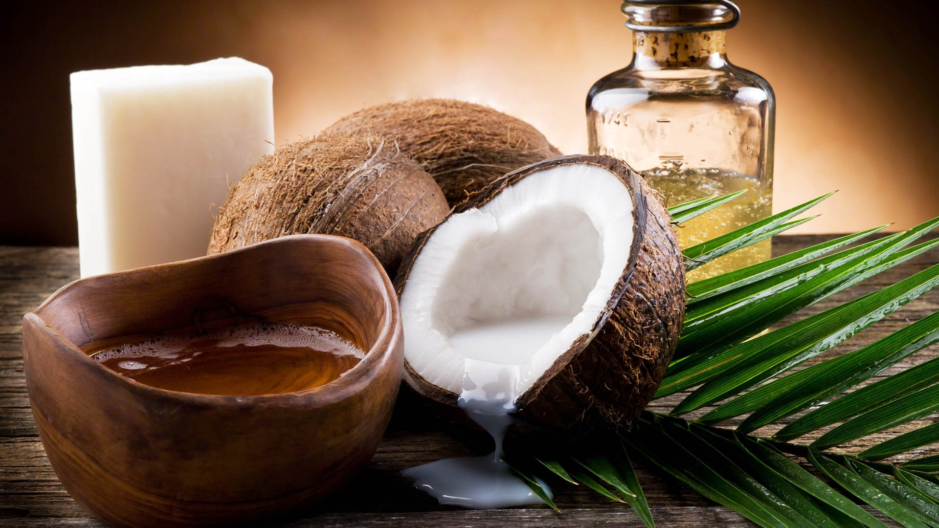 Применение кокосового масла для лица от морщин, прыщей и прочих проблем кожи, отзывы косметологов и применявших средство