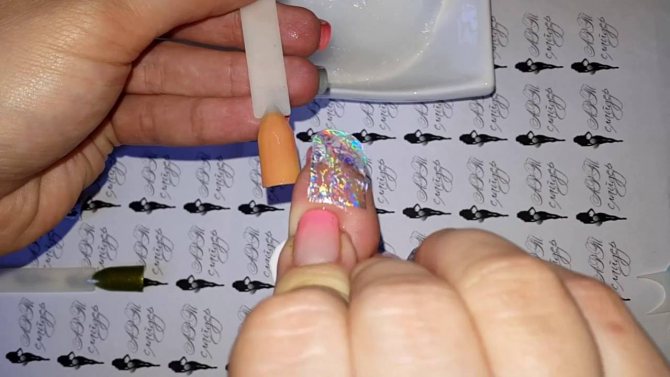 Как клеить наклейки (слайдеры) на ногти, водные или на гель-лак