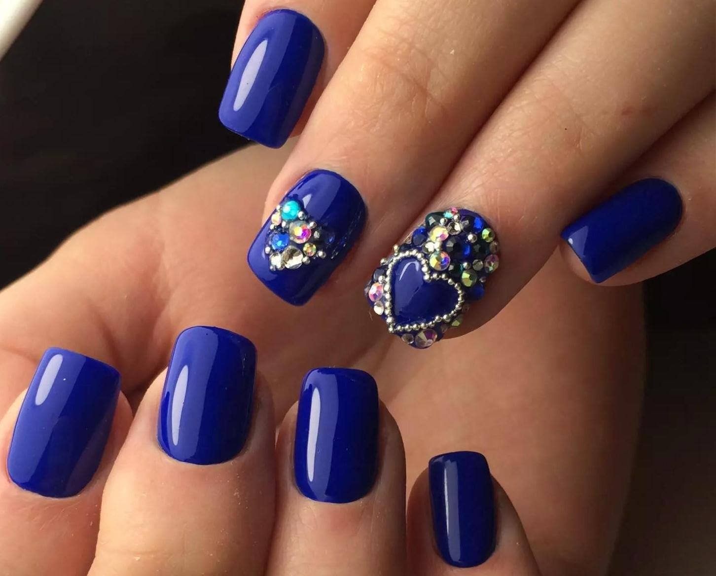 Красивые синие ногти