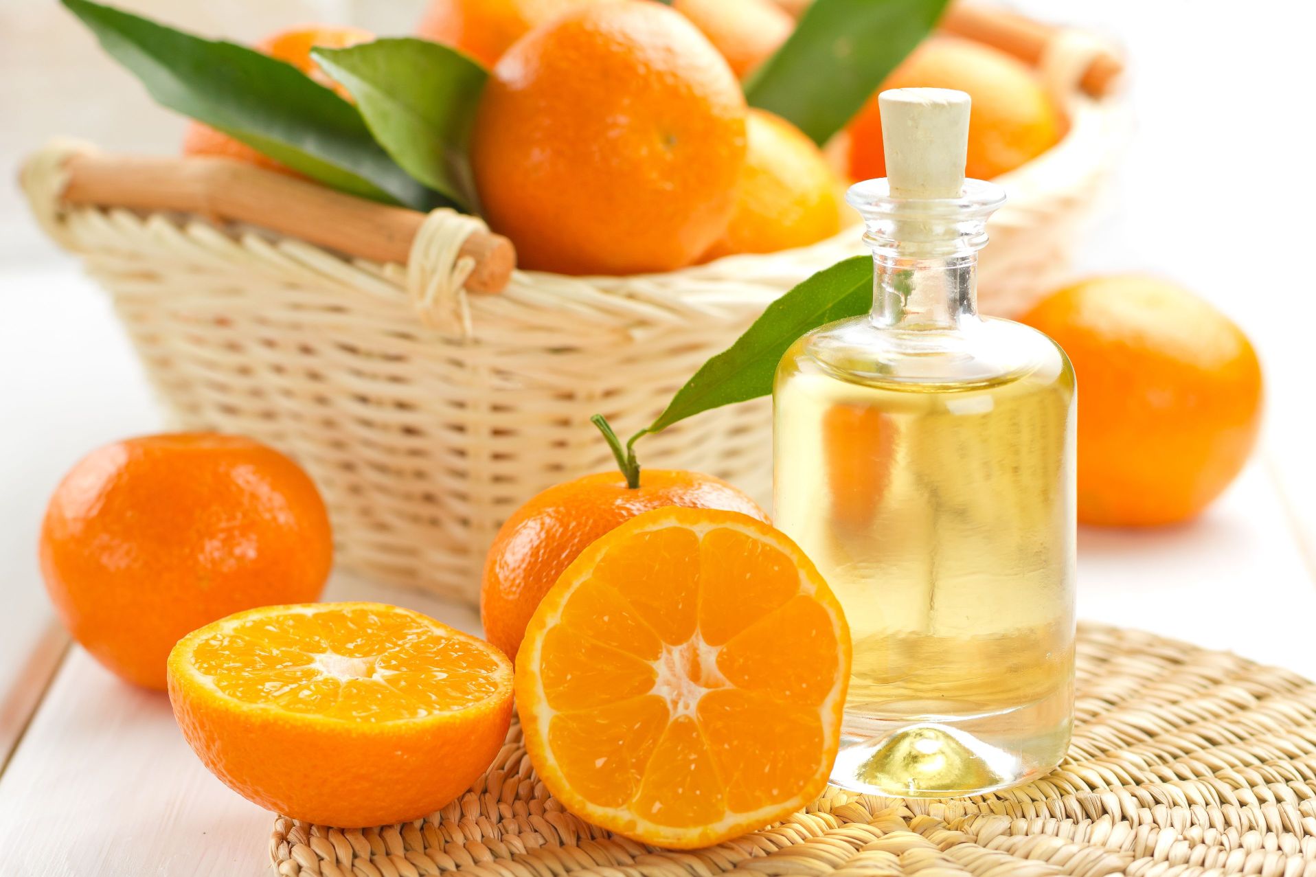 Эфирное масло мандарина: полезные свойства, применение в медицине и уходе за кожей лица и волосами
