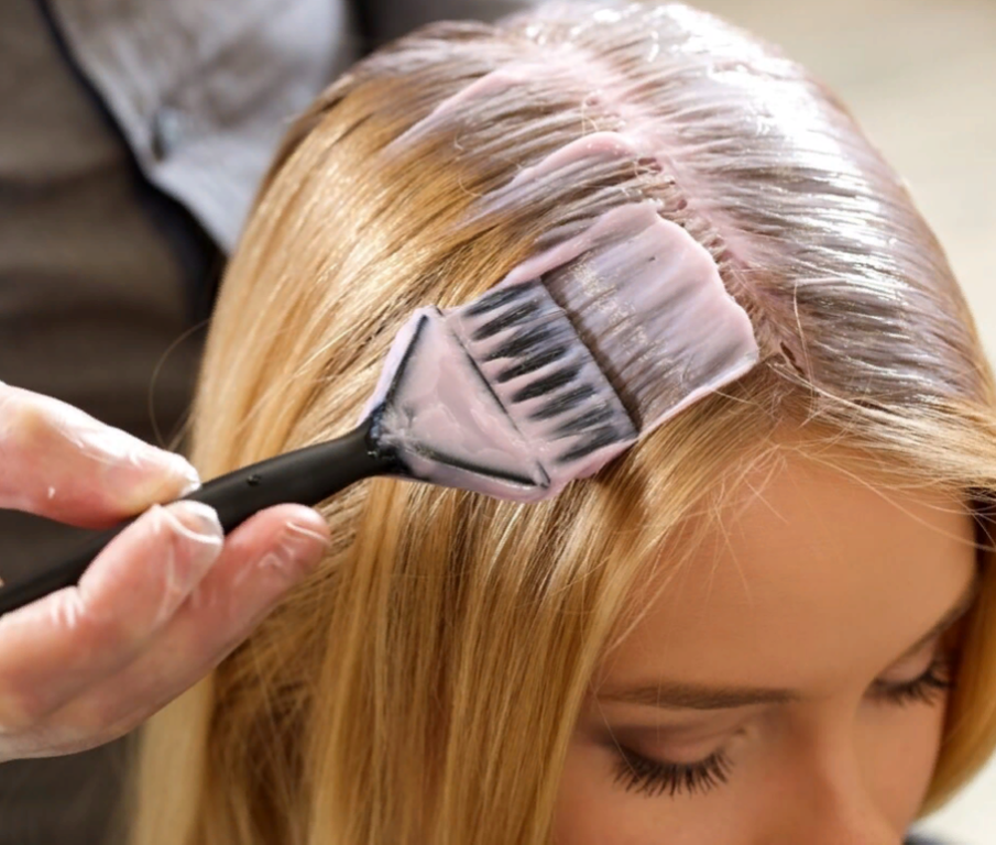 Как расчесать волосы при мелировании